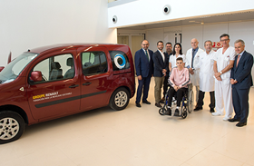 El Hospital de Parapléjicos cuenta con un nuevo vehículo adaptado para el aprendizaje de transferencias que realizan los pacientes