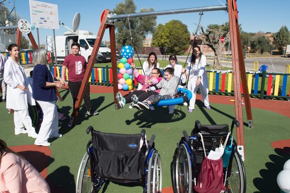 Inauguración parque infantil en el Hospital Nacional de Parapléjicos. (Foto: Carlos Monroy // SESCAM)