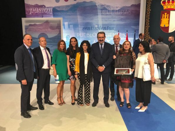Placa al mérito regional para la Unidad de Rehabilitación Pediátrica del HNP