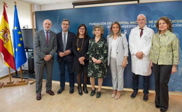 Visita de la Ministra de Sanidad al Hospital Nacional de Parapléjicos. Foto: Carlos Monroy