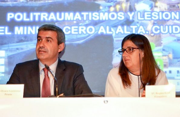 El presidente de la Diputación, Álvaro Gutiérrez, y la directora gerente del Servicio de Salud de Castilla-La Mancha (Sescam), Regina Leal.