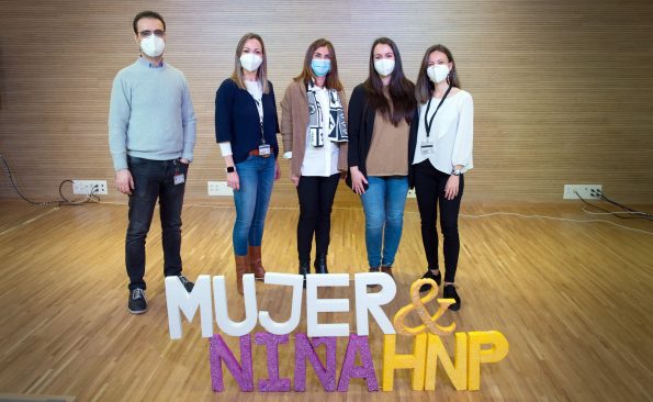 Participantes en el Día Internacional de la Mujer y la Niña en la Ciencia en el Hospital Nacional de Parapléjicos. (Foto: Carlos Monroy // SESCAM)