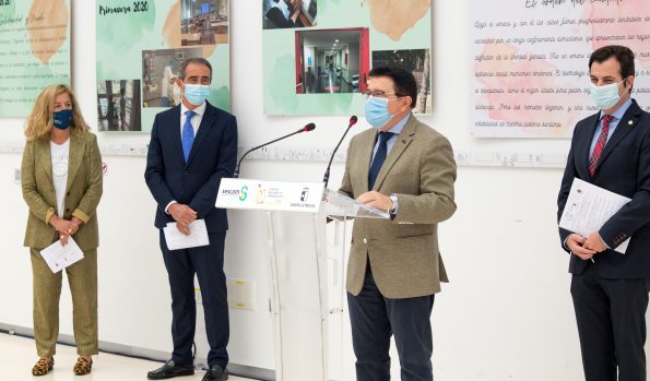 La UCLM y Parapléjicos inauguran la muestra ‘Retrato de un año pasado: una mirada a la educación y el cuidado’