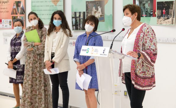 La UCLM y Parapléjicos inauguran la muestra ‘Retrato de un año pasado: una mirada a la educación y el cuidado’