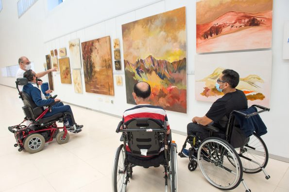 Exposición de pintura de Ainhoa Batres en el Hospital Nacional de Parapléjicos. (Foto: Carlos Monroy // SESCAM)