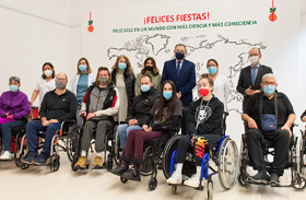 ‘Por un mundo con más ciencia y más consciencia’, lema de la pared de los deseos instalada en Parapléjicos durante la Navidad 2021