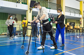 El Hospital Nacional de Parapléjicos acoge al consorcio TAILOR, que desarrolla un robot híbrido para la asistencia de la marcha