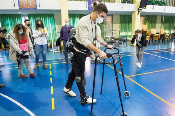 robot híbrido para la asistencia de la marcha