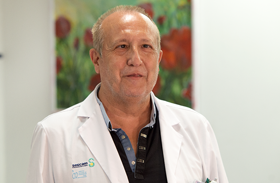 Se jubila Ángel Hellín, director de Enfermería del Hospital