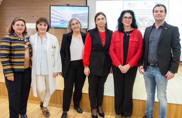 Una exposición en el Hospital de Parapléjicos visibiliza al cuidador desde la perspectiva de género 