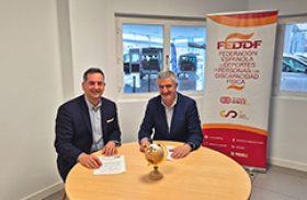 Rehatrans y la FEDDF firman un acuerdo para impulsar el deporte adaptado