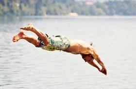 El Hospital Nacional de Parapléjicos y entidades de referencia hacen un llamamiento a evitar las zambullidas imprudentes este verano